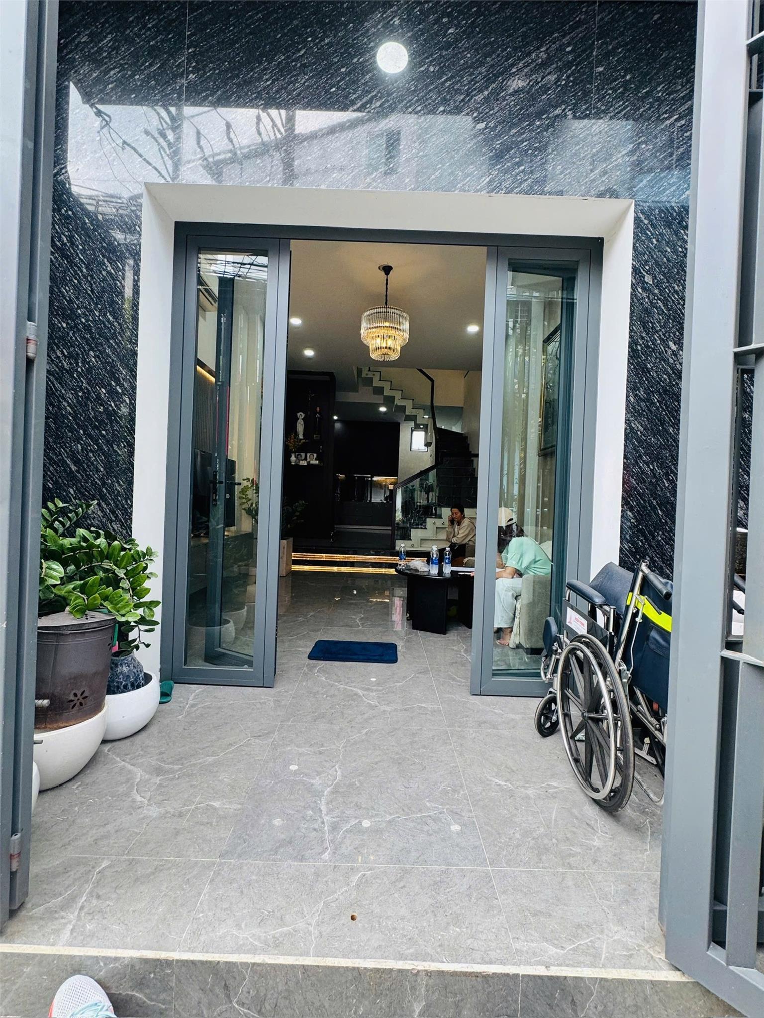 **Bán nhà đường Hoàng văn Thụ, phường 4, Tân Bình (4*13,5) 3 tầng chỉ 9 tỷ