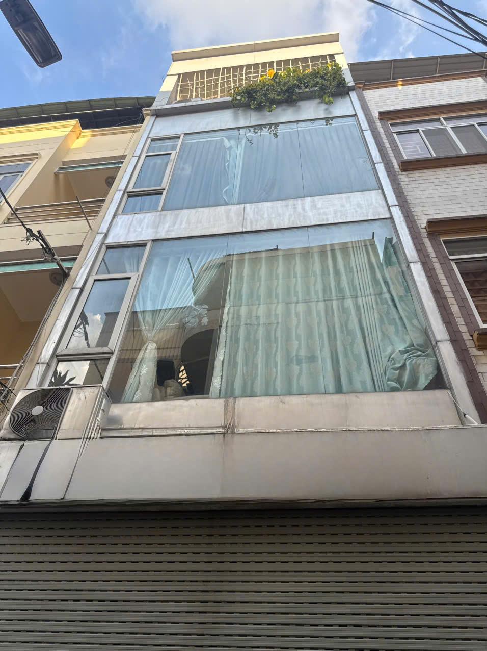 **Bán nhà HXH Bạch Đằng** phường 2 Tân Bình (5*20) 4 tầng; 15 tỷ