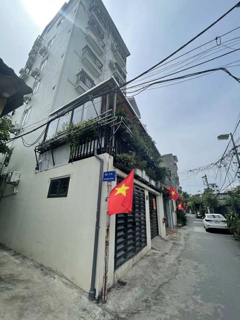 Nhà mới đẹp lung linh, Ô tô đỗ cửa, ngõ thông, thoáng trước sau, gần QL32 ga tàu cao tốc trên cao, gần trường cấp 1,2,