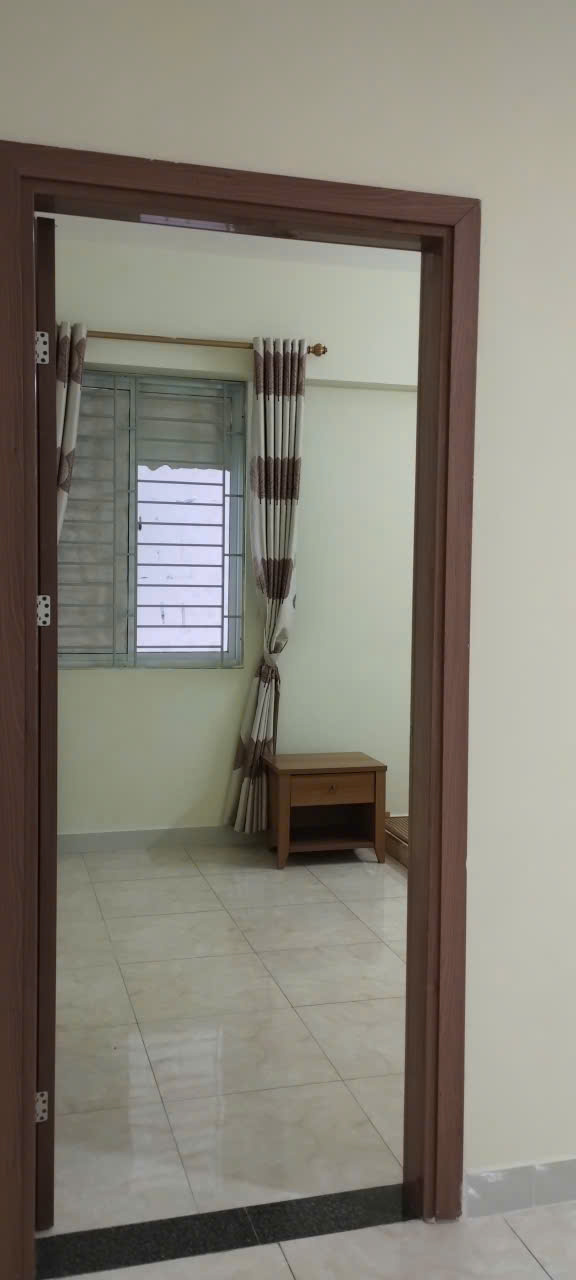 Cho thuê căn hộ chung cư 52 Lĩnh Nam, 95m2 x 2 ngủ, 2 wc, 10.5 Triệu chốt.