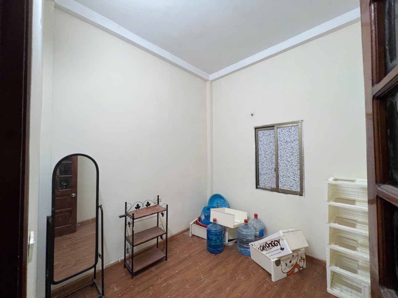 Cho thuê nhà ngõ Chùa Bộc, 4 tầng, 30m2, 4 ngủ, 13 Triệu ở tối đa 6 người
