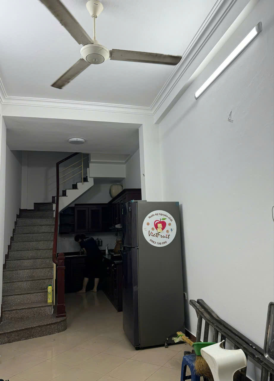 Cho thuê nhà nguyên căn Nguyễn Đình Chiểu Hai Bà Trưng 30m2x4 tầng,2 ngủ khép kín.