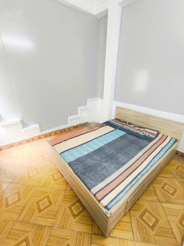 Cho thuê nhà nguyên căn ngõ 139 Tân Mai, 30m2 x 5 tầng, 3 ngủ khép kín, 10 triệu