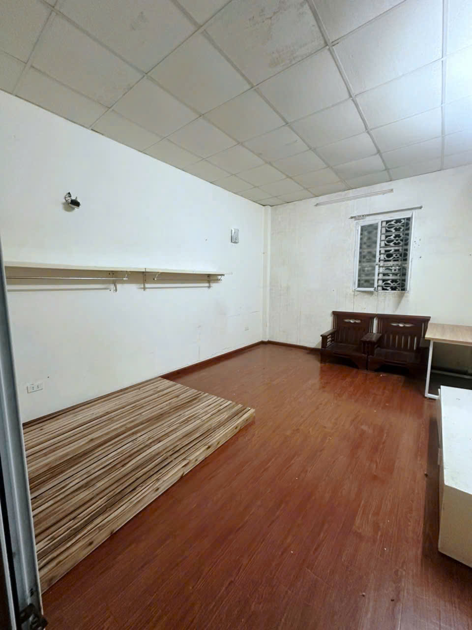 Cho thuê nhà ngõ 108 Tôn Đức Thắng, 40m2, 2 tầng, 2 ngủ, 6 triệu 3 tháng đầu