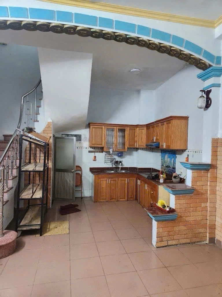 Ngõ 179 đường hoàng mai bán nhà 4 tầng dân xây lô góc 20M ô tô tránh