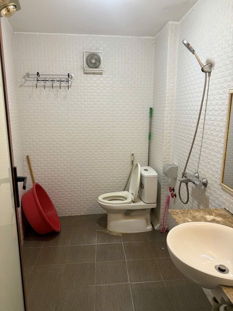 Bán nhà giáp nhị 4 tầng dân xây lô góc ô tô vào nhà kinh doanh hoàng mai