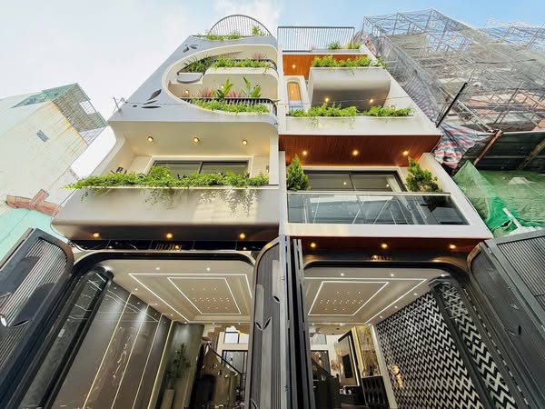 Nhà Đẹp Mới Xây Gara Ô Tô Sát TTTM Phạm Văn Chiêu