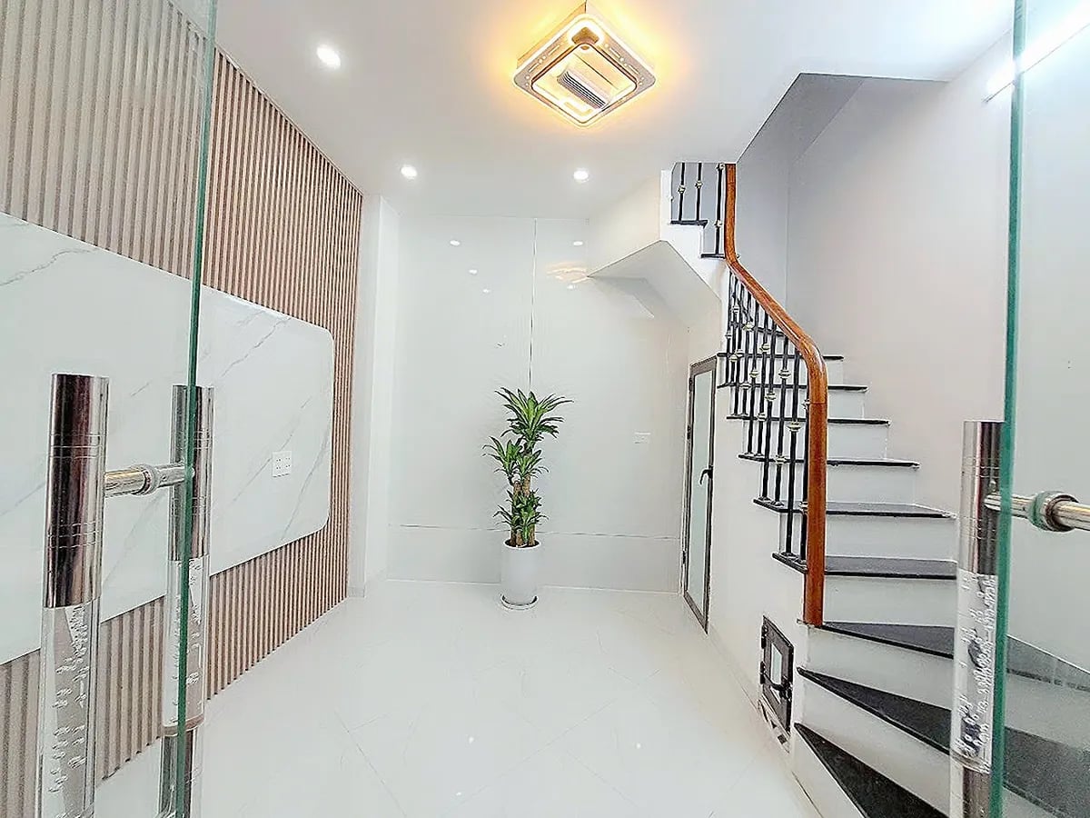 CHỦ CẦN BÁN GẤP -TRUNG TÂM NGUYỄN TRÃI -5 TẦNG TIỆN NGHI- NGÕ THÔNG- KINH DOANH, CHỈ 3 TỶ