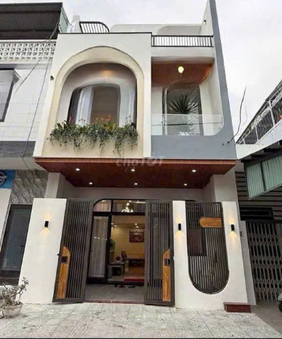 HOT! Bán nhà lầu mới tinh, siêu đẹp, gần chợ 26, P.Tân Phong, chỉ 3 tỷ