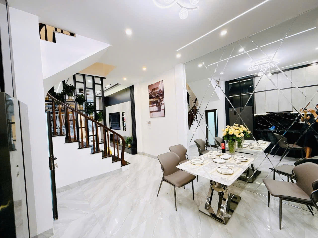 ĐỐNG ĐA Ô TÔ ĐỖ CỬA – NGÕ 4M THÔNG – NHÀ ĐẸP Ở NGAY Phương Mai 46m, 4 tầng,MT hơn 4m.