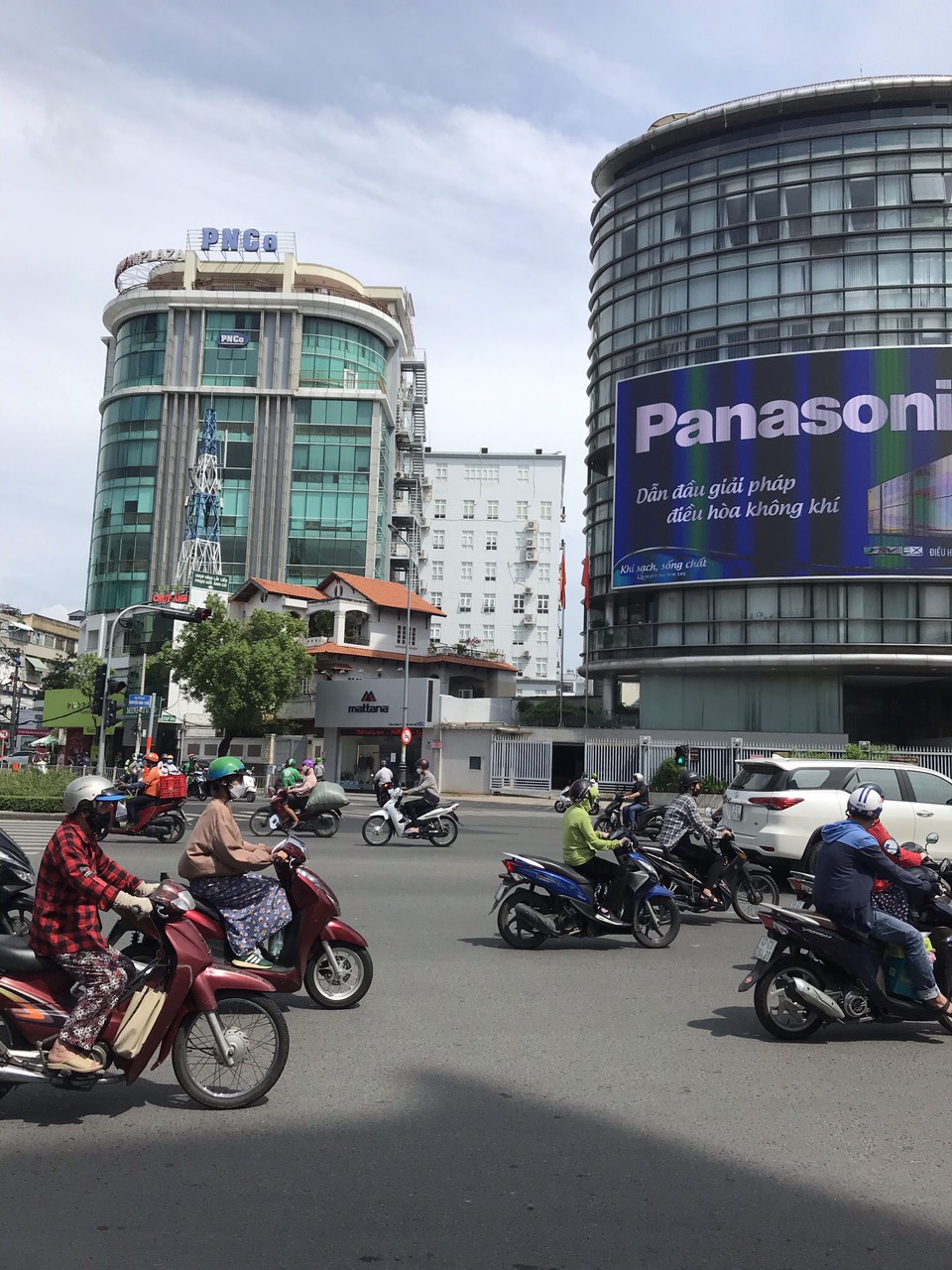 CHO THUÊ NHÀ MẶT TIỀN ĐỒNG NAI Q.10 MT RỘNG VỊ TRÍ ĐẮC ĐỊA PHÙ HỢP KINH DOANH NHIỀU NGÀNH NGHỀ GIÁ 270tr/ tháng
