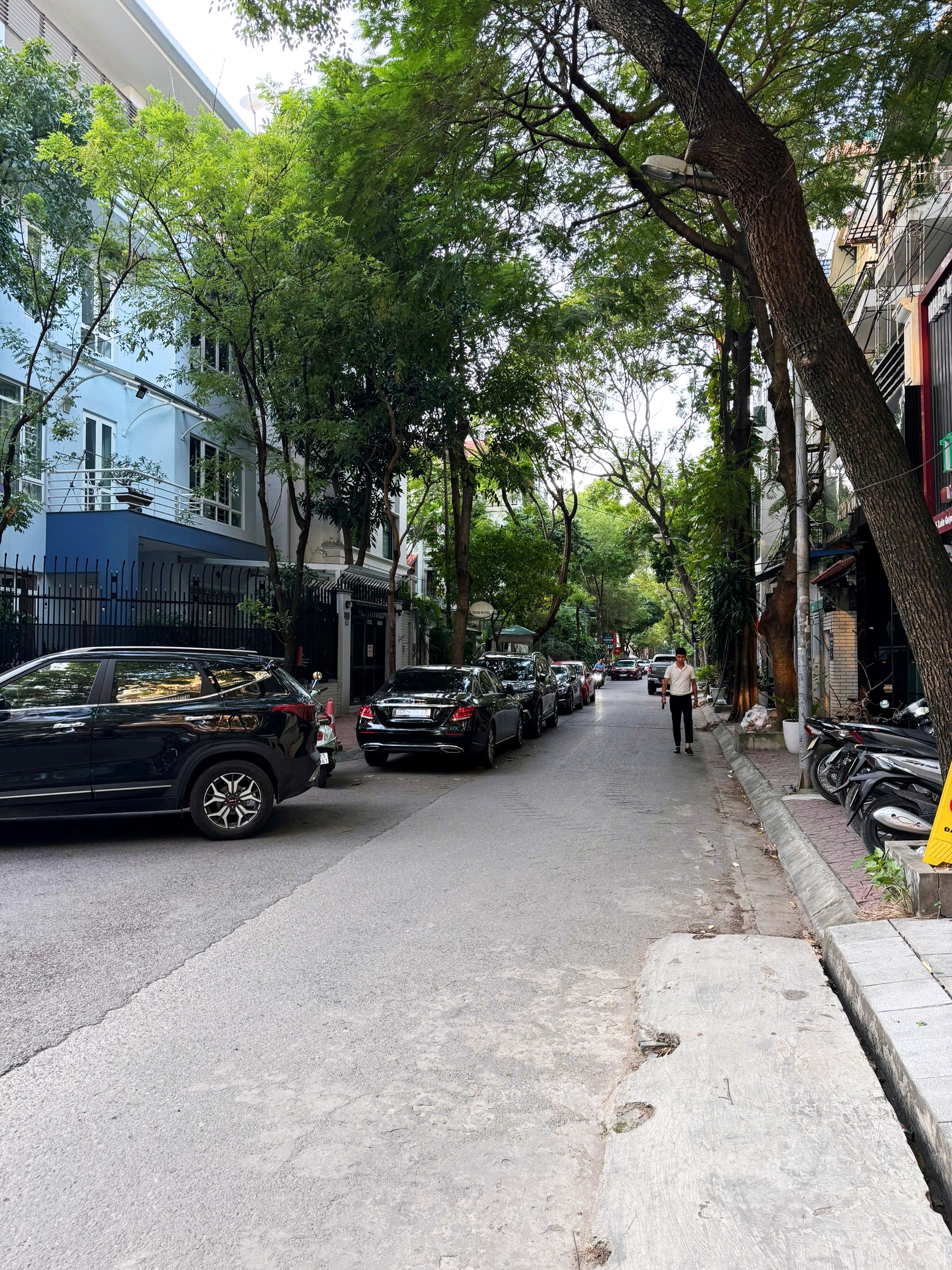 Bán nhà 5 tầng, đẹp, ở luôn, Trung Yên 3 - Trung Hoà, 90m2, mặt tiền: 5m, 35,9 tỷ