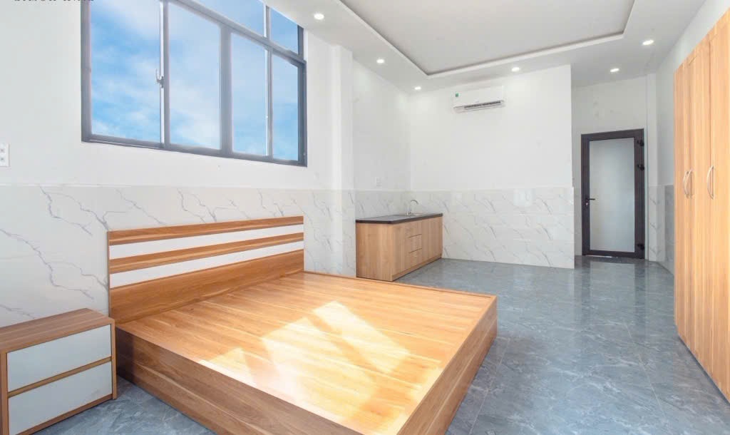 ► Nhà MT đường 5.5m gần Đỗ Quang, 76m2, 2 mặt thoáng, 5.5 tầng, 9 căn hộ, thang máy