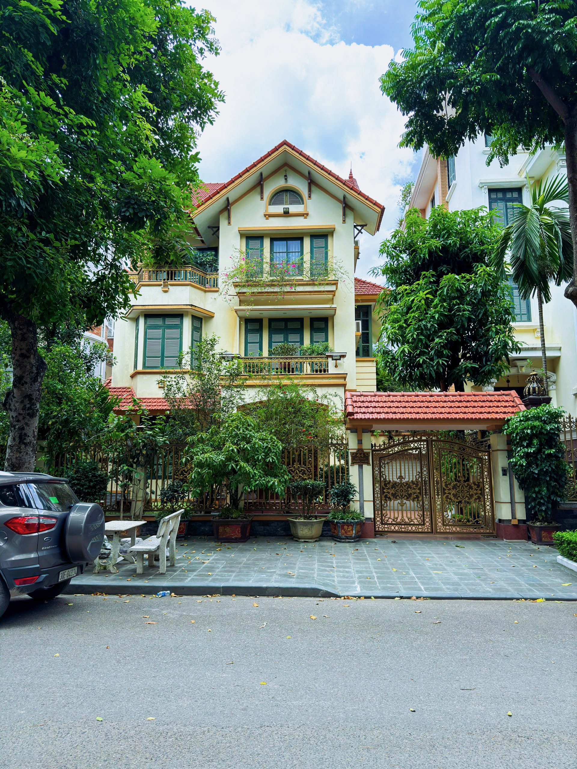 Bán biệt thự phố Trung Yên - Trung Hoà - 140m2- MT:11m - 63 tỷ