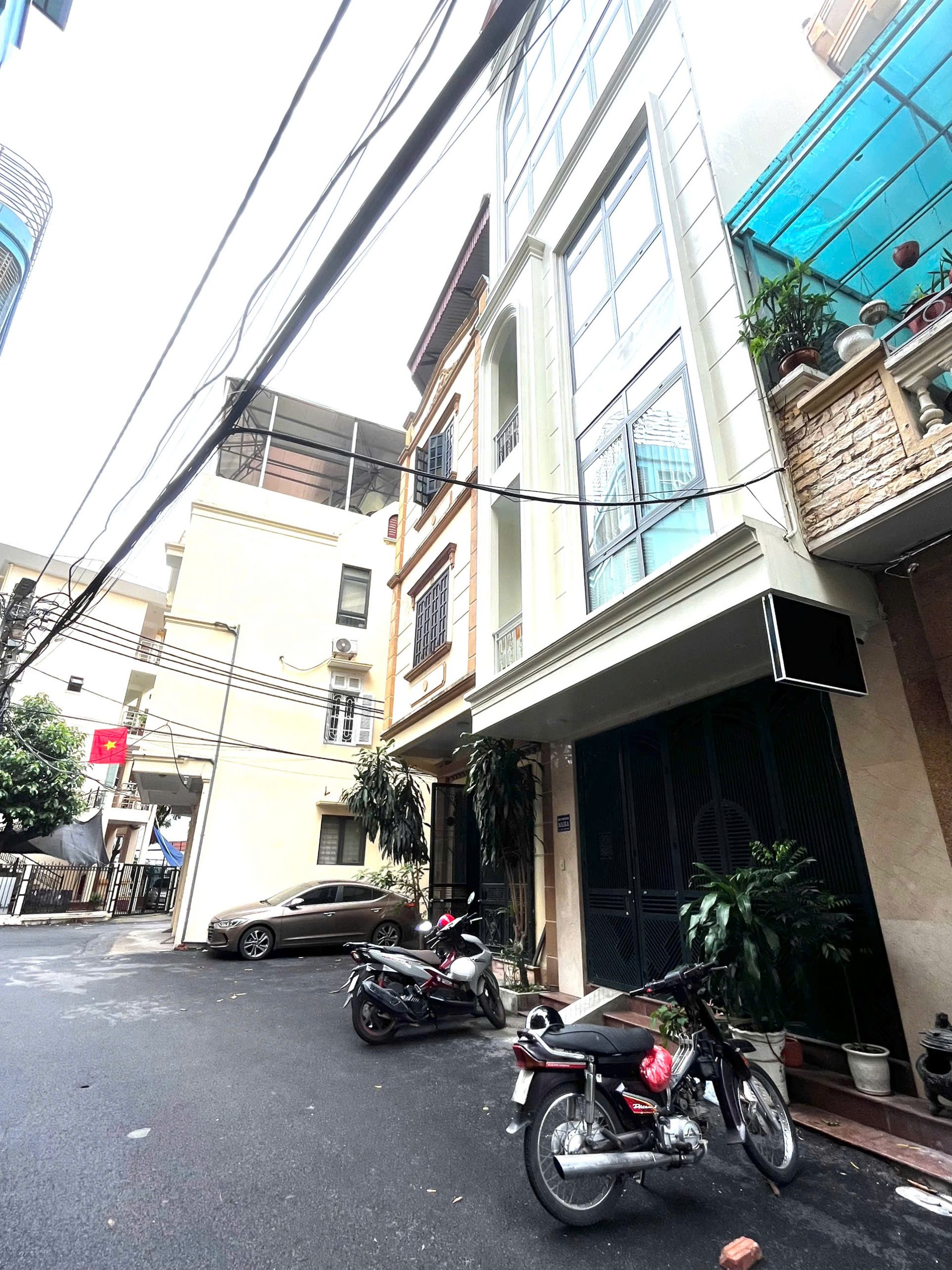 Bán nhà phố Nguyễn Chí Thanh – Ô tô tránh – MT 6m – chỉ 19 tỷ