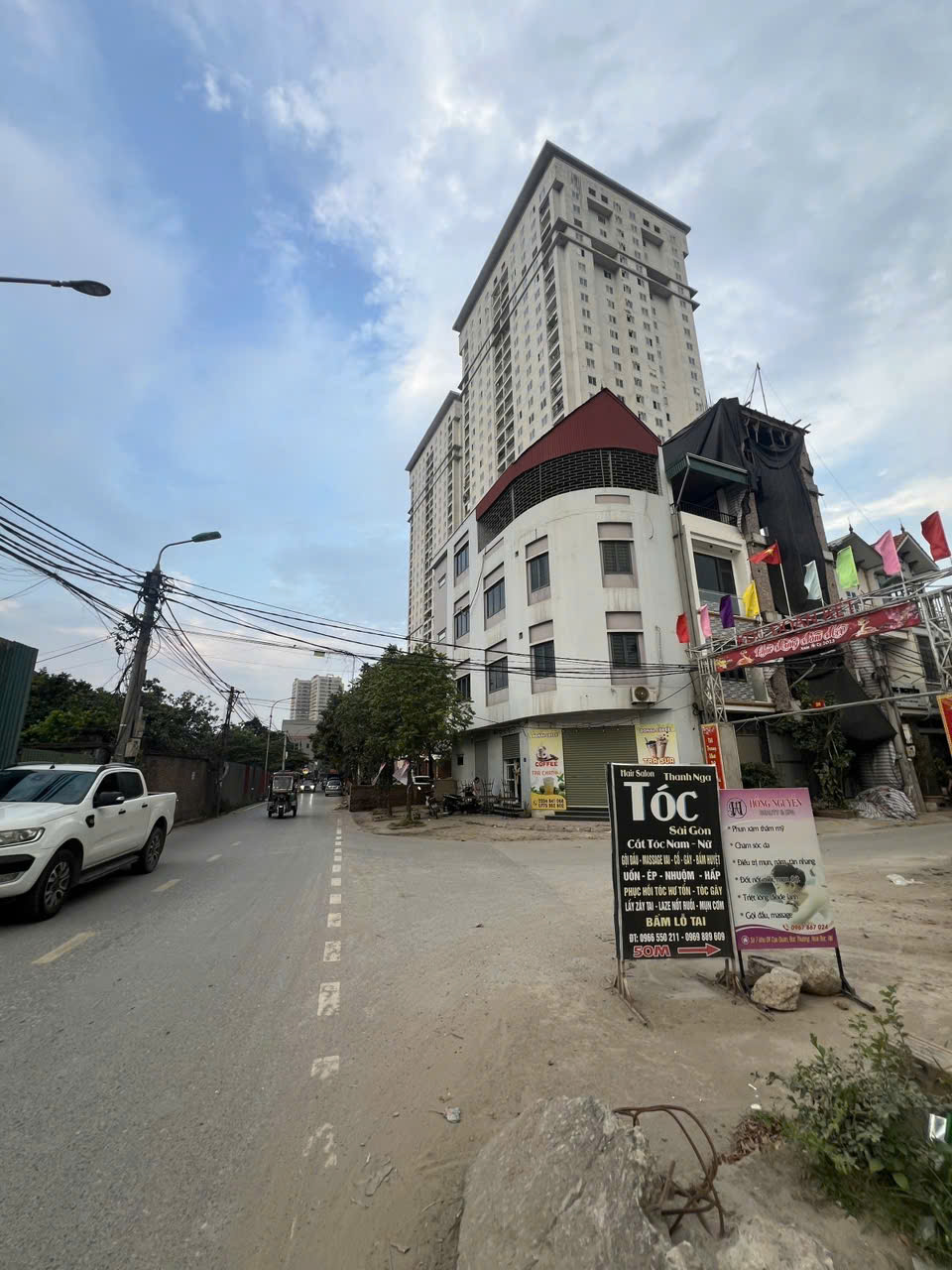 BÁN NHÀ 5 TẦNG LÔ GÓC – GẦN THỊ TRẤN TRÔI - CHỈ 5.2 TỶ