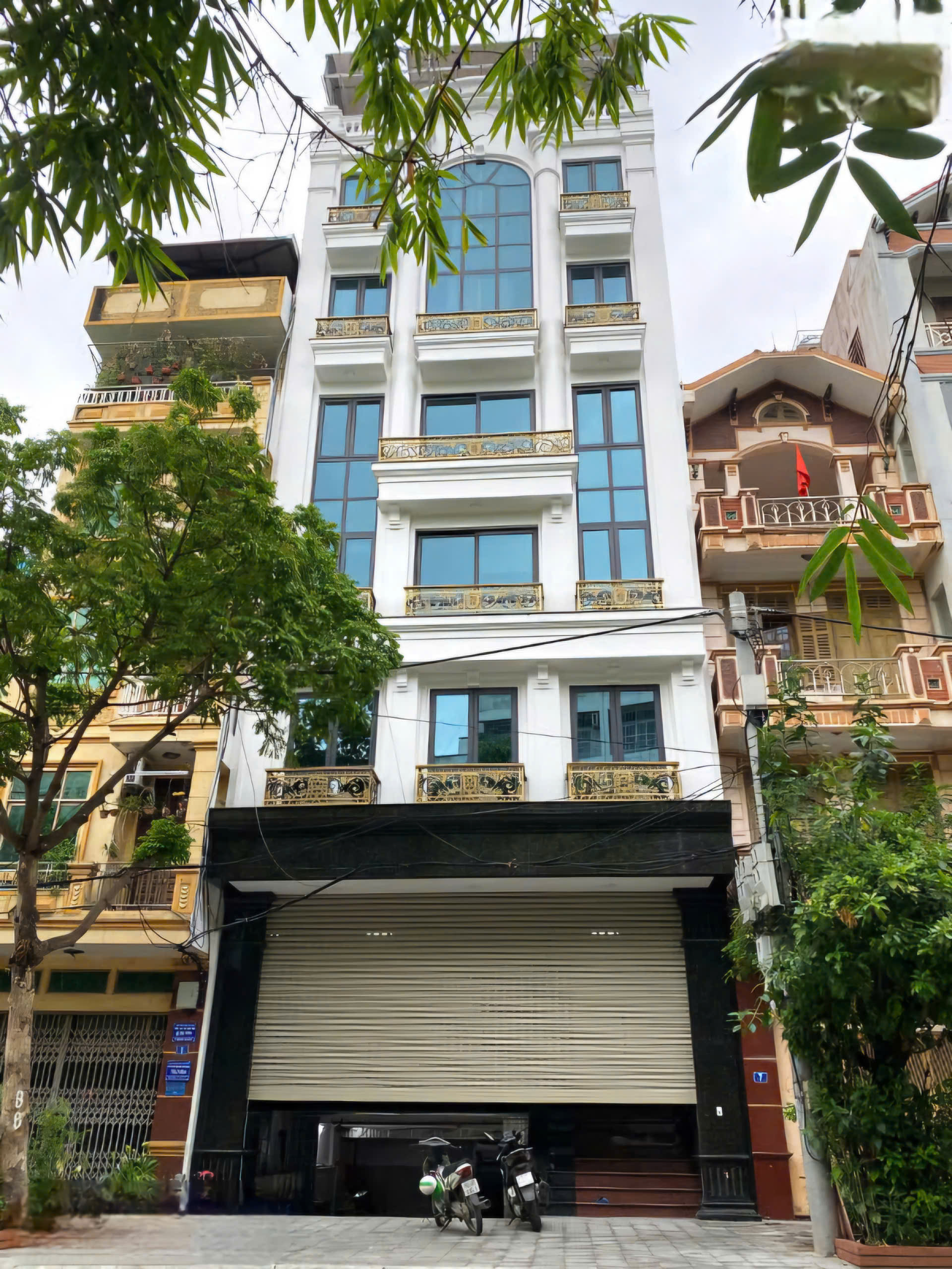 Bán mặt phố Láng Hạ - DT 115m2 XD 5 tầng - MT 5.4m - vuông vắn - 2 mặt thoáng - vị trí vànG