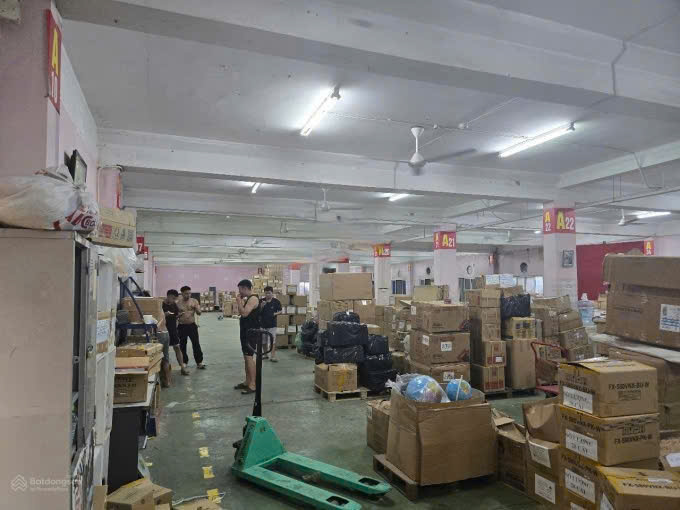 Cho thuê tòa nhà tại Vạn Phúc, Hà Đông, Hà Nội 800m *4 tầng xe contianer đỗ cửa giá rẻ