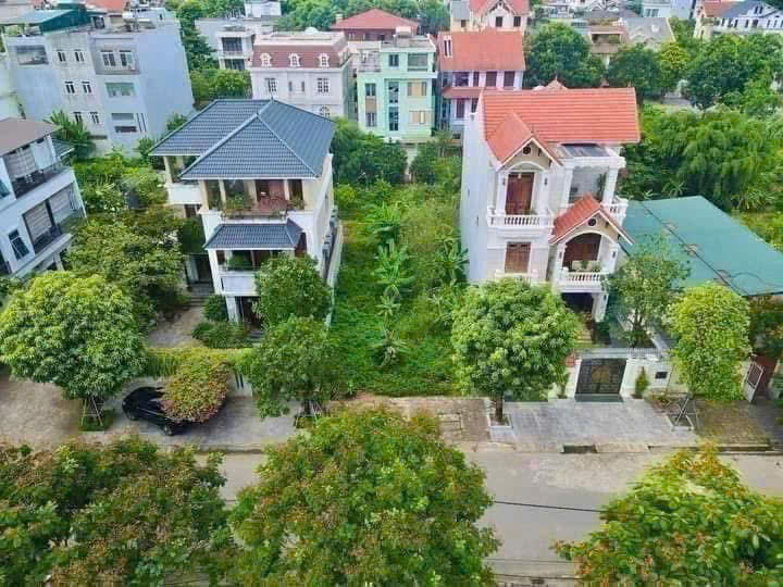 bán siêu biệt thự kdt bình minh DT378m2 đầu ve MT 21m giá 29.5 tỷ