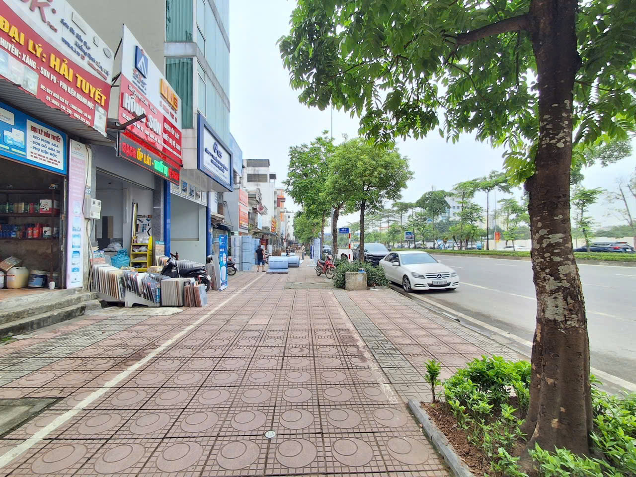 BÁN NHÀ MẶT PHỐ NGÔ GIA TỰ – 2 MẶT NGÕ – VỈA HÈ RỘNG – KINH DOANH ĐỈNH 66m² Cấp 4 MT 2.8m Giá 17.x TỶ – Long