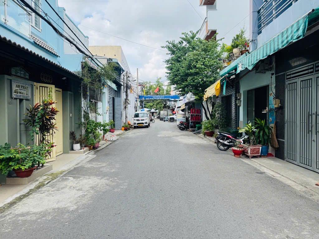 NHÀ ĐẸP BÌNH TÂN, GẦN THẠCH LAM, 5 TẦNG, HẺM Ô TÔ 8M, NHỈNH 8 TỶ