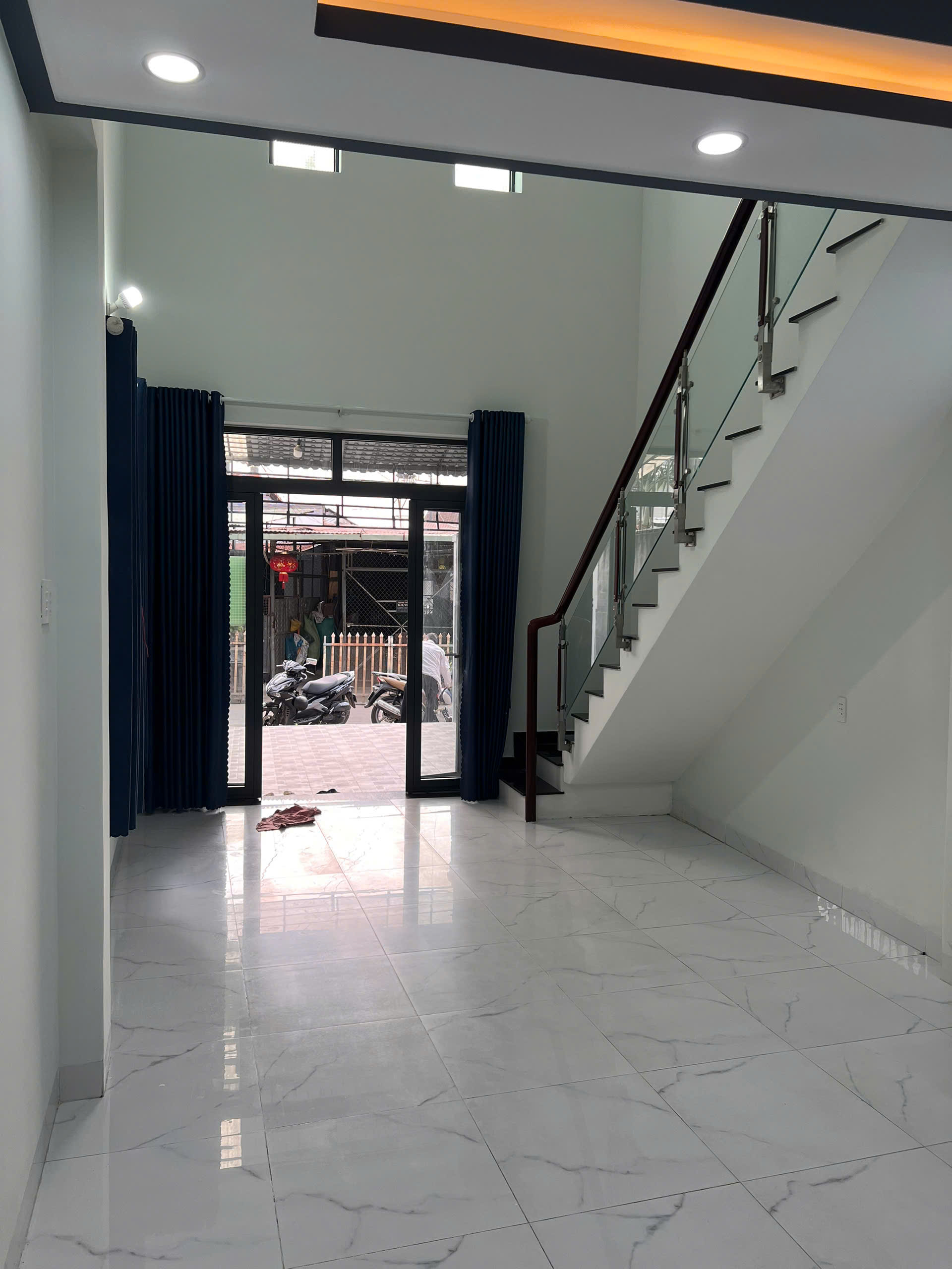 Bán nhà 2 Tầng P.Biên Hòa, GÓC 2 Mặt tiền hẻm.SHR đường xe hơi thông,giá siêu rẻ