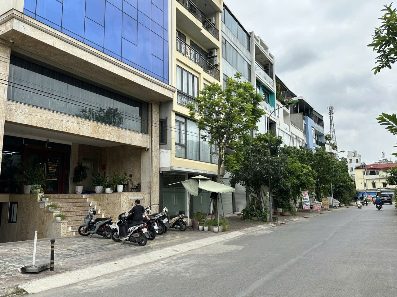 BÁN NHÀ MẶT NGÕ 2 Ô TÔ TRÁNH – VỈA HÈ – MT 5M – GẦN NGUYỄN VĂN CỪ Ngô Gia Tự 66m² (SDCC 60m²) x 4T, MT 5m, giá