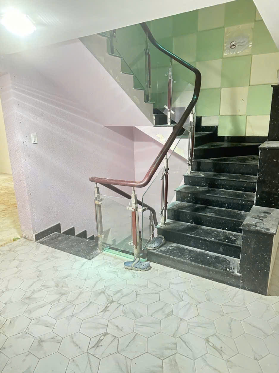 HIẾM - KHU K300 - SÂN BAY = ĐỊNH GIÁ - 86M2 - ĐƯỜNG 10M CÓ VỈA- 5 TẦNG - 11 PHÒNG - MBKD DT 50 TR - A4 - 15.X TỶ