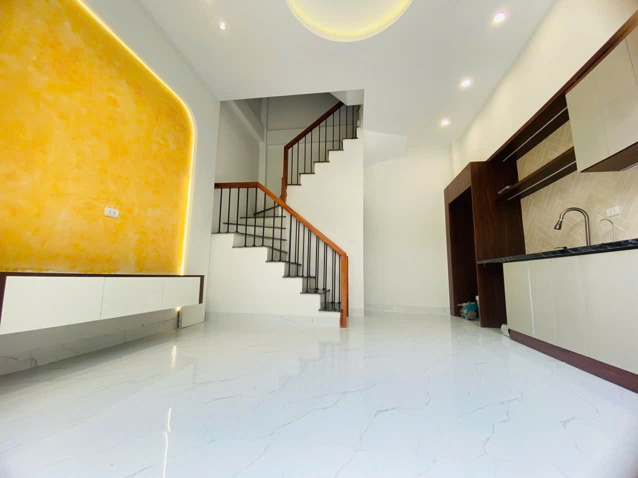 NHÀ MỚI PHÂN LÔ – NGÕ THÔNG Ô TÔ – MẶT TIỀN RỘNG – THIẾT KẾ HIỆN ĐẠI Ngô Gia Tự 22m² x 5T MT 4.5m 5.35 Tỷ –