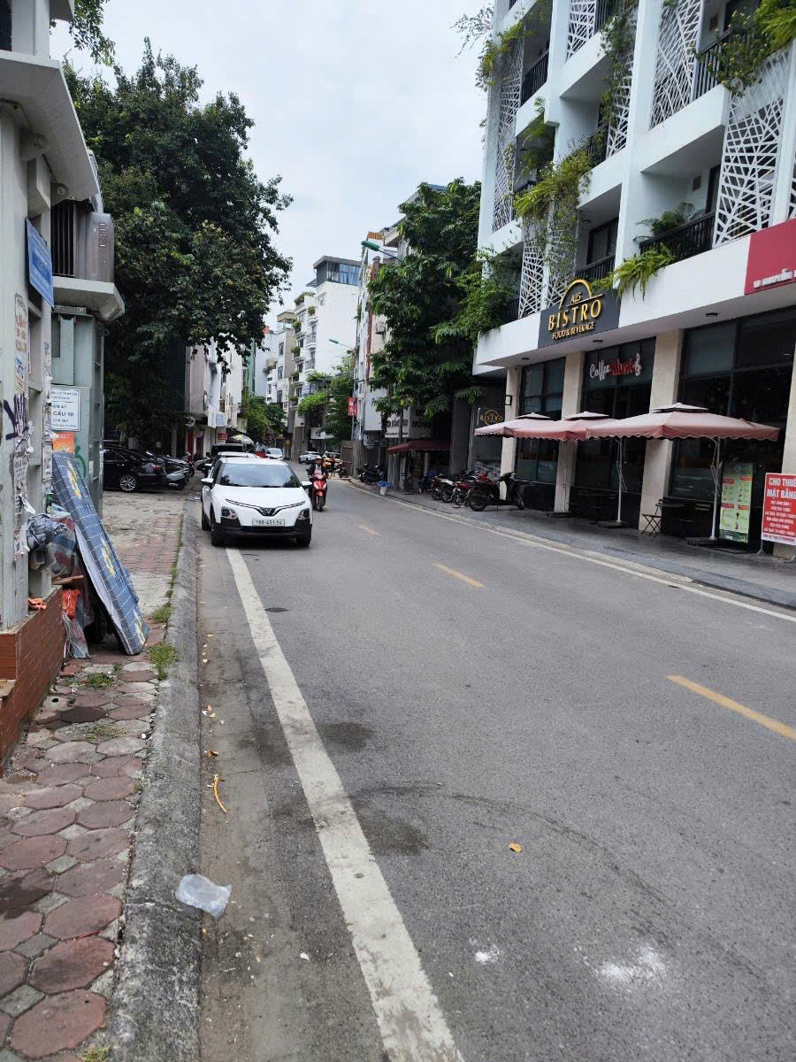 PHÂN LÔ - OTO TRÁNH - VỈA HÈ ĐÁ BÓNG- KINH DOANH - HIẾM NHÀ BÁN - GIÁ RẺ NHẤT VĂN QUÁN KHÔNG CÓ CĂN THỨ HAI,