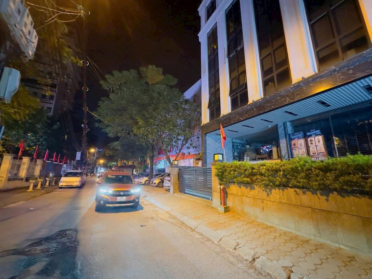 SIÊU PHẨM BUILDING TÂY HỒ - DÒNG TIỀN 2.4 TỶ/NĂM THANG MÁY - MẶT PHỐ - MẶT TIỀN KHỦNG 13M - HẦM GARA - TOÀ VÍP ĐẲNG