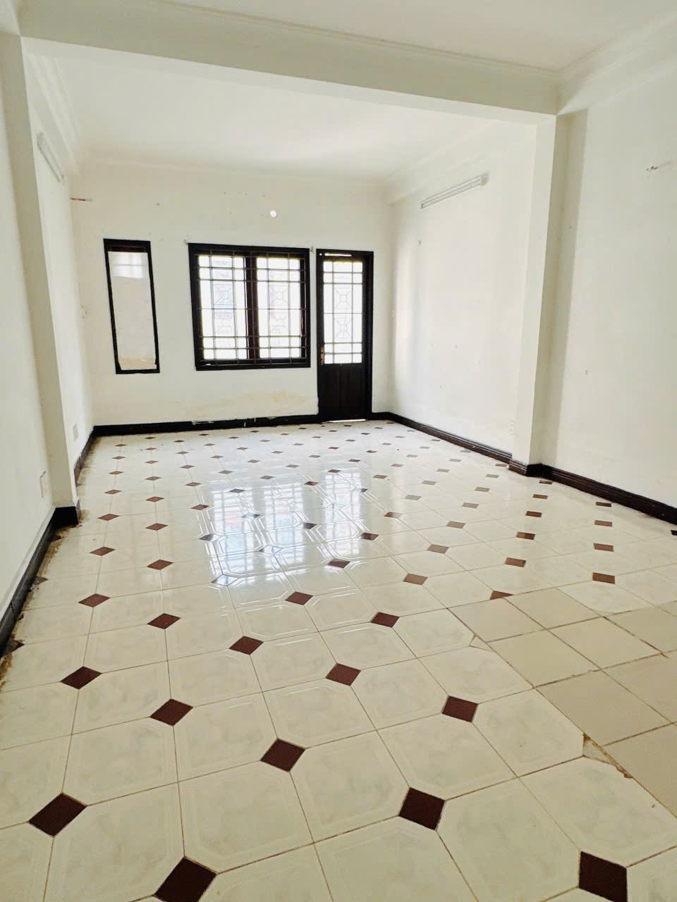 HIẾM - NGUYỄN GIA TRÍ - HẺM Ô TÔ 6M -82M2 - 4 TẦNG -7PN - SỔ A4 - PL CHUẨN