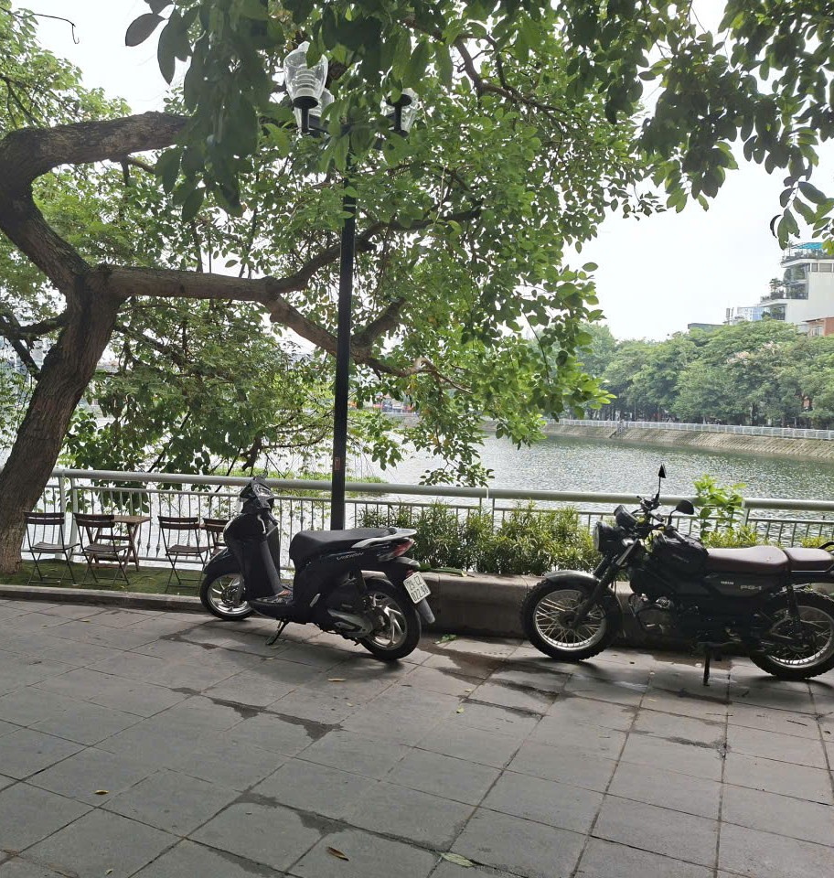 Bán nhà phố Xã Đàn, Đống Đa, view hồ Xã Đàn, 2 mặt thoáng vĩnh viễn