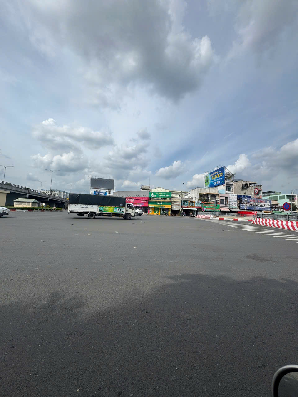 CHỈ 14 TỶ TL – MẶT TIỀN KINH DOANH QUỐC LỘ 1A – DT 6.3 x 21M (NỞ HẬU 13M) – DTCN 196M² – CHỈ ~70TR/M² – SÂN ĐẬU 3 Ô TÔ