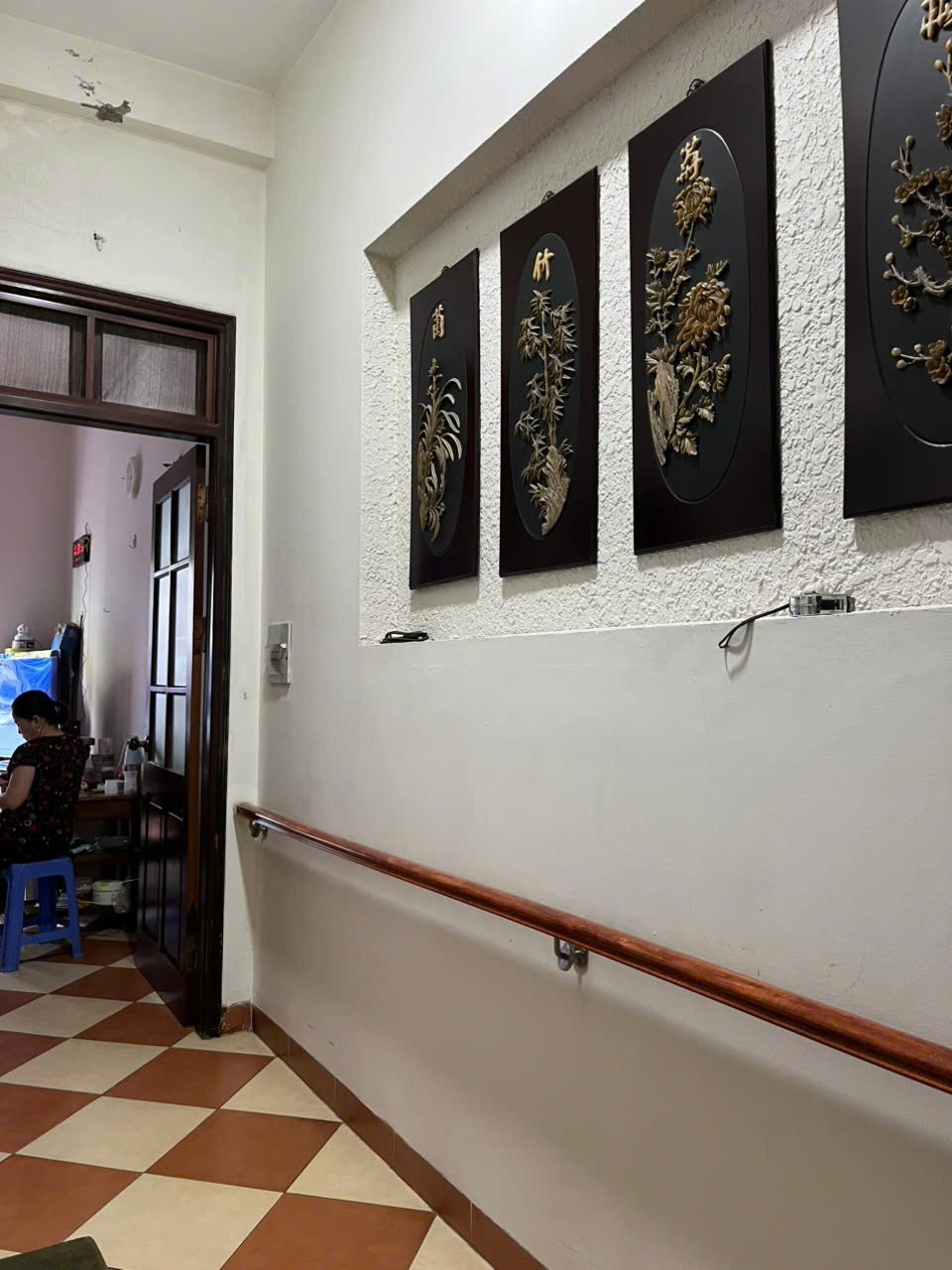 Bán nhà PHÂN LÔ __ LẠC LONG QUÂN_ VỈA HÈ _ OTO TRÁNH__ KINH DOANH. DT:60 M.5 TẦNG.NỘI THẤT XỊn.giá chỉ hơn 20 tỷ