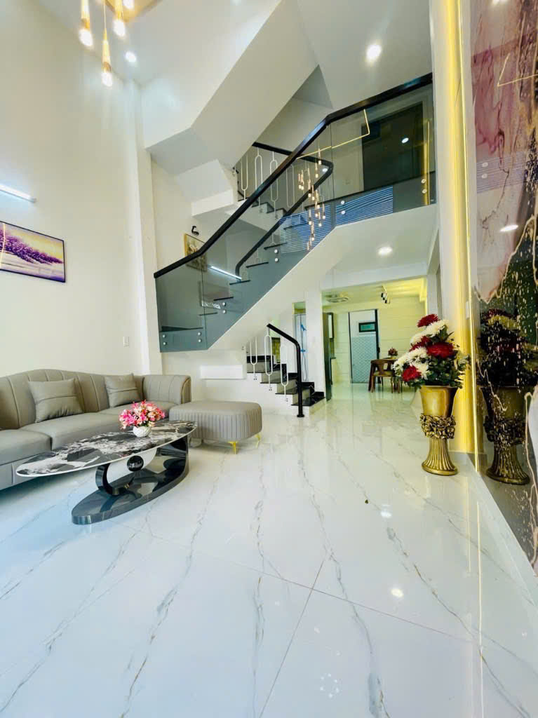 Bán nhà 5 tầng Siêu VIP , đường oto 8m , Huỳnh Tấn Phát