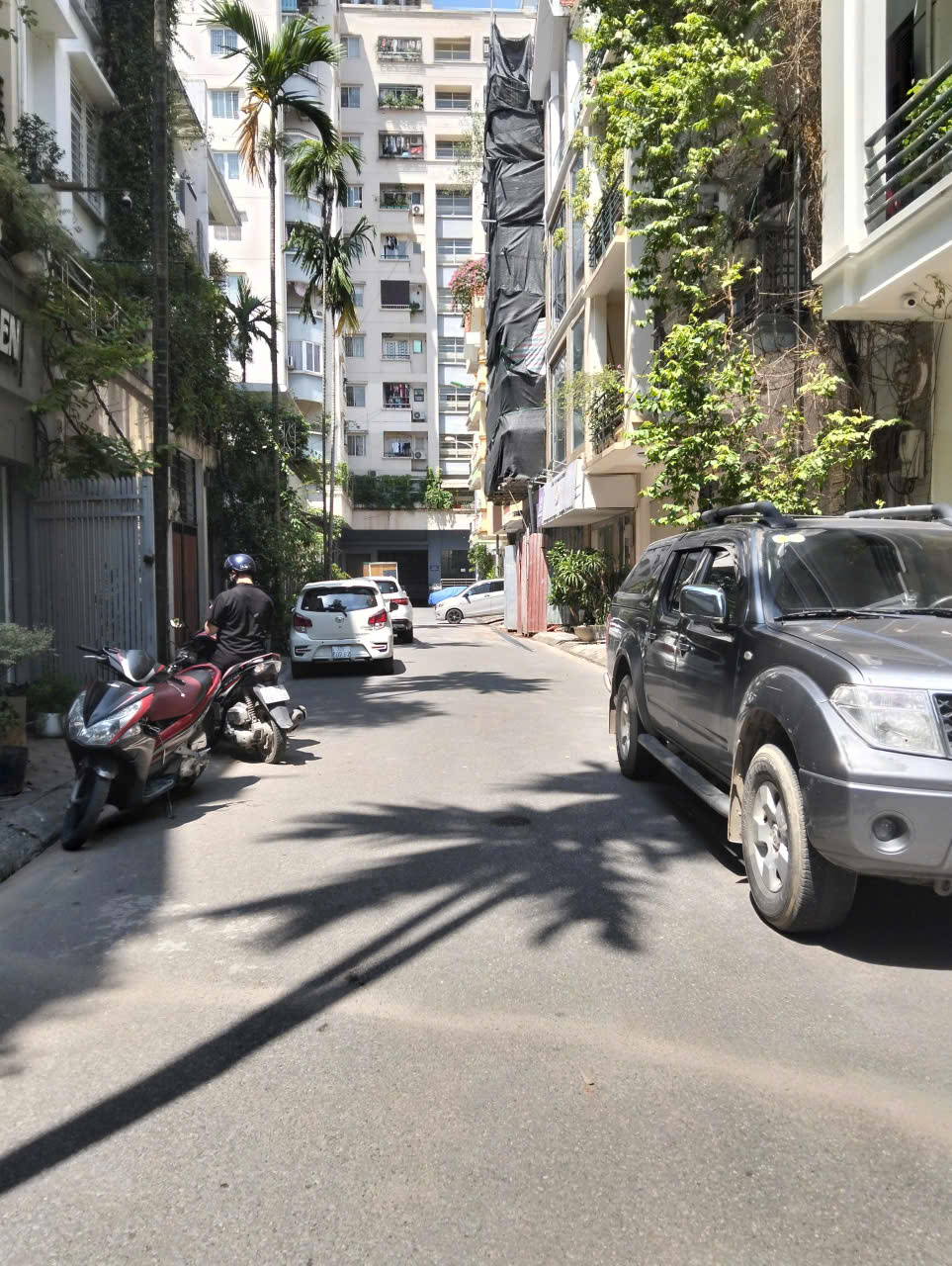 Bán Nhà Phố Trần Kim Xuyến 80m x 5 tầng MT 6m K/D VP- CaFe Giá 37 Tỷ Cầu