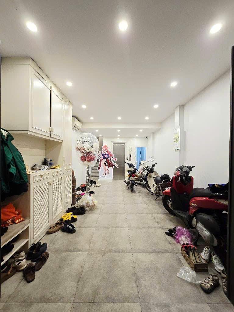 Cổ Linh - Đối diện Aeon Mall - Ô tô vào nhà - 7 tầng thang máy - 8.7 tỷ