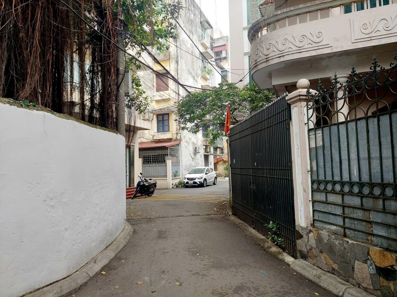 BÁN BIỆT THỰ ĐẲNG CẤP NGUYỄN VĂN CỪ – LONG BIÊN 102M² – OTO 7 CHỖ VÀO NHÀ Ngõ 164 Nguyễn Văn Cừ – ngõ to ô tô