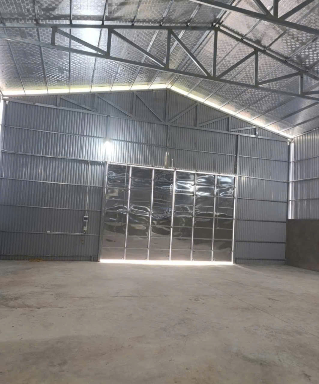 cho thuê kho xưởng 350m² tại Cự Khối , Long Biên , Hà Nội. Xưởng cao 7m, xe 5t ấn đỗ cửa giá 15 triệu