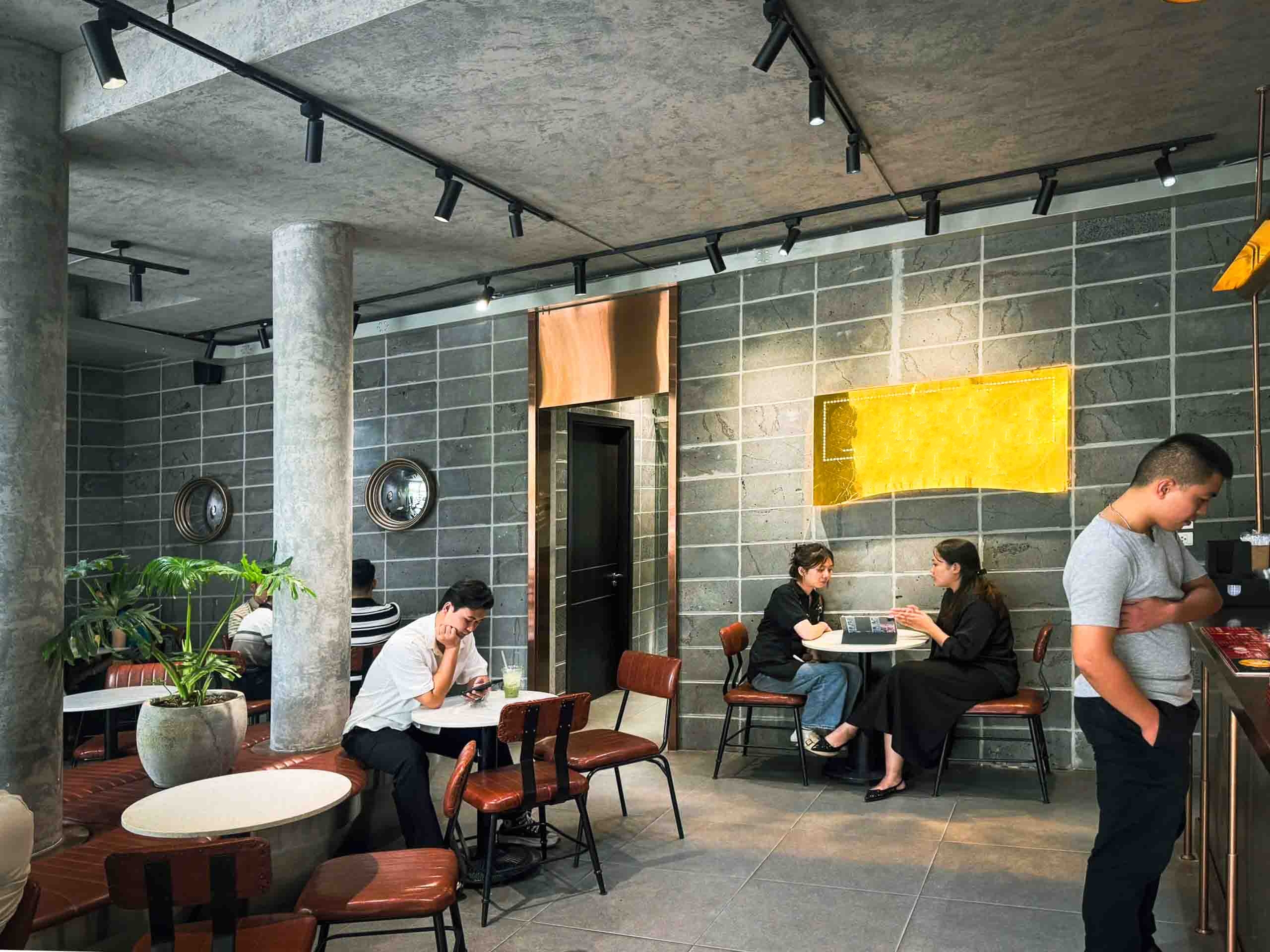 Bán nhà mặt phố lô góc, gần Bách Khoa, Trần Đại Nghĩa, 67m2, mặt tiền 10m, giá 30 tỷ