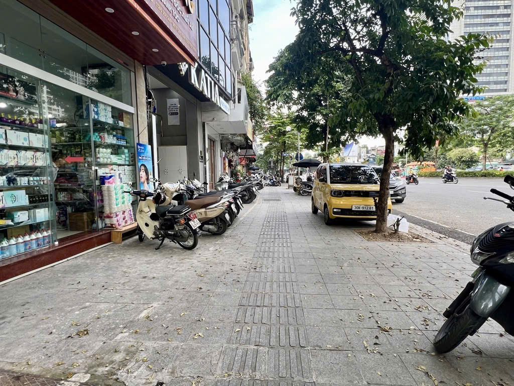 BÁN NHÀ MẶT PHỐ VÕ CHÍ CÔNG_ TÂY HỒ_ 400 M.8 TẦNG.THANG MÁY.VỈA HÈ.OTO TRÁNH.ĐANG CHO THUÊ 320TR?THÁNG