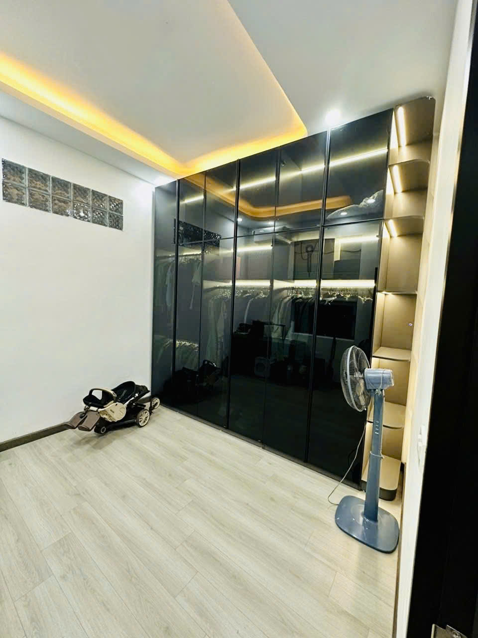BÁN NHÀ NGUYỄN VĂN CỪ CÁCH 1 NHÀ RA PHỐ – TRUNG TÂM LONG BIÊN – LÔ GÓC 3 THOÁNG – Ô TÔ TRÁNH – THANG MÁY – VỈA HÈ