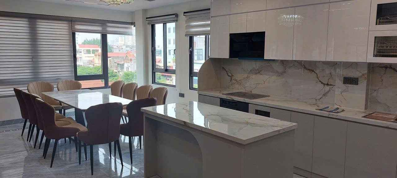 BÁN NHÀ NGÕ CÁCH PHỐ 1 NHÀ – 7 TẦNG THANG MÁY – Ô TÔ 7 CHỖ VÀO NHÀ – PHÂN LÔ SIÊU ĐẸP Nguyễn Văn Cừ, 51m², MT 4.7m,