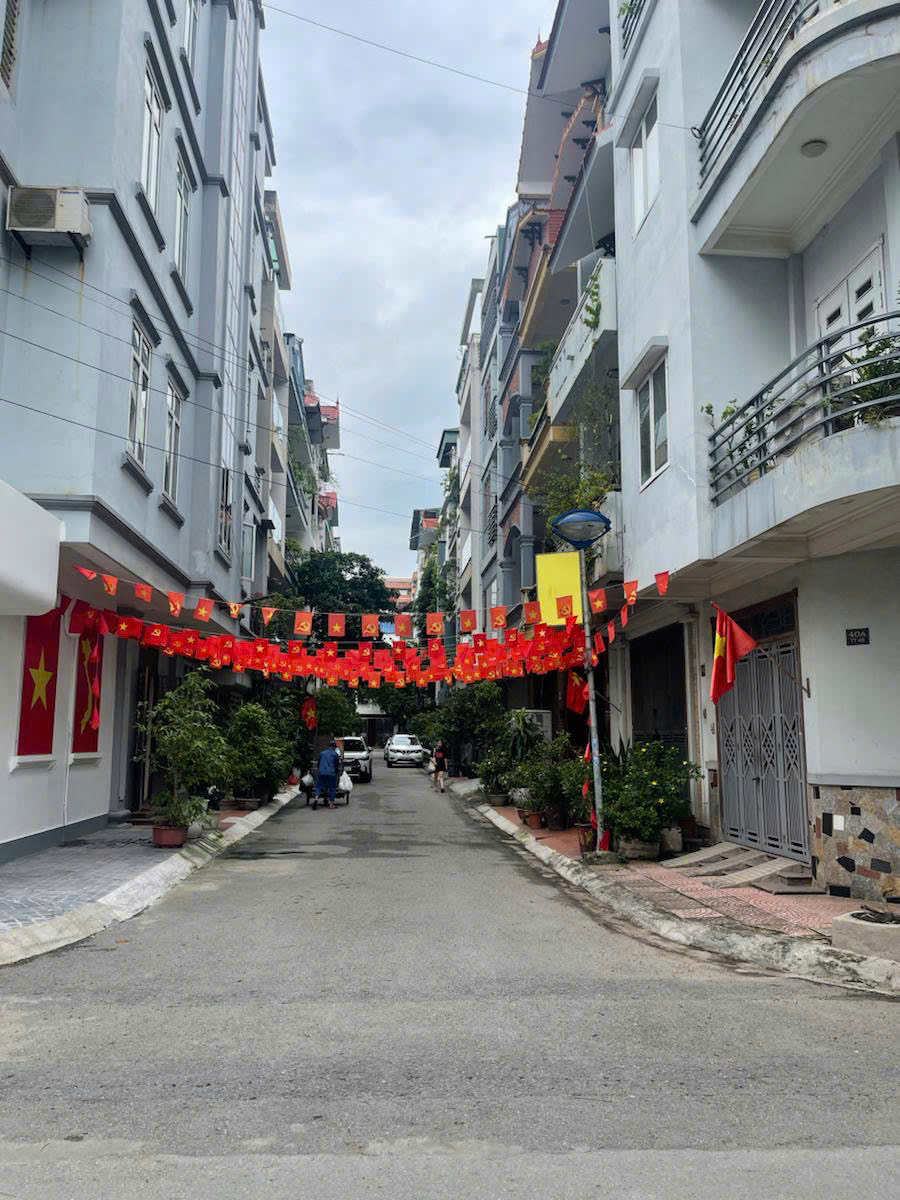 TRUNG TÂM VĂN QUÁN - PHÂN LÔ - Ô TÔ TRÁNH - VỈA HÈ - KINH DOANH - NHÀ 2 THOÁNG giá nhỉnh 12 tỷ