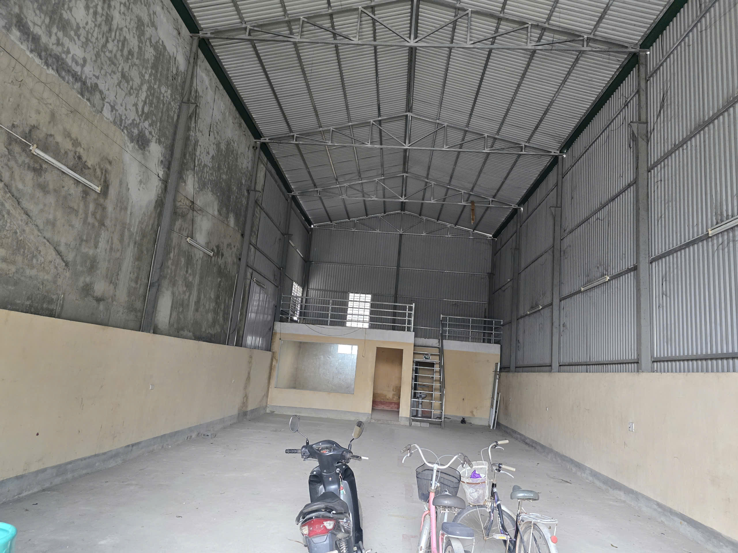 CHO THUÊ NHÀ MẶT TIỀN – THÍCH HỢP LÀM KHO BÃI / XƯỞNG NHỎ - HÀ NAM