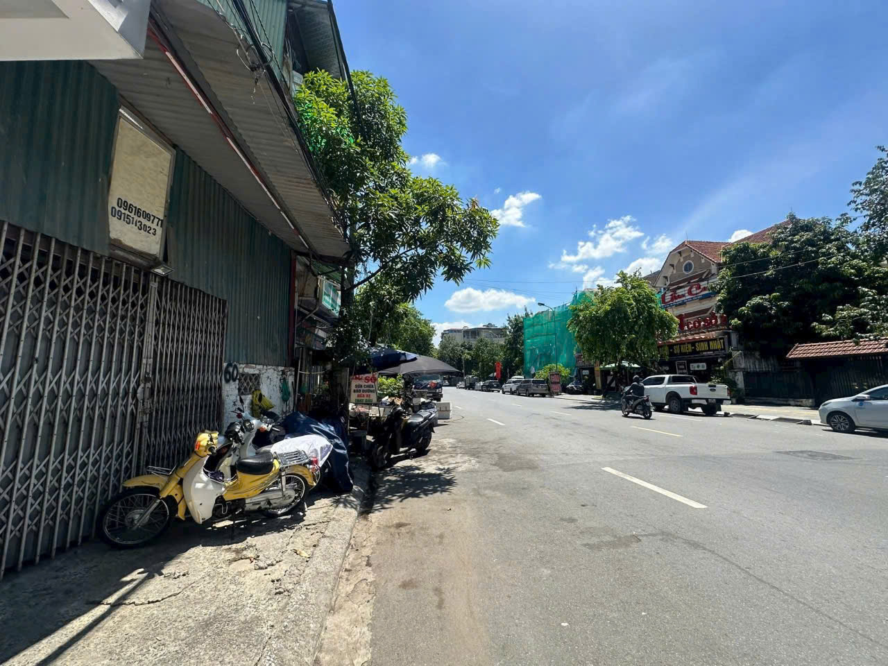 SIÊU PHẨM MẶT PHỐ TRUNG KÍNH,HẠ YÊN QUYẾT KINH DOANH ĐẮC ĐỊA - VỈA HÈ ÔTÔ TRÁNH ĐỦ CẢ. đã hạ chào