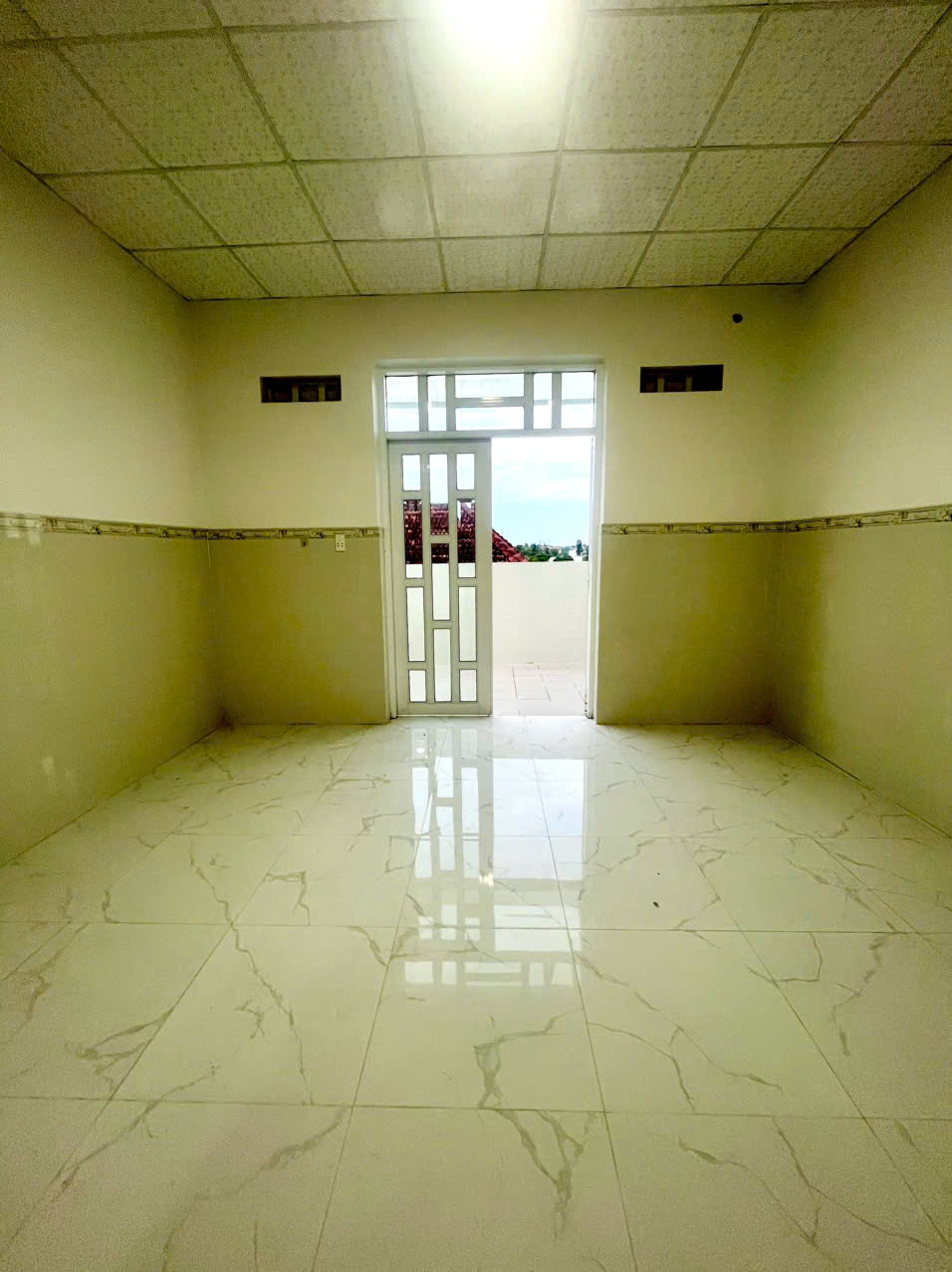 Cho thuê nhà mặt tiền chợ 1 trệt 2 lầu Phường Bến Tre,Vĩnh Long (mới)