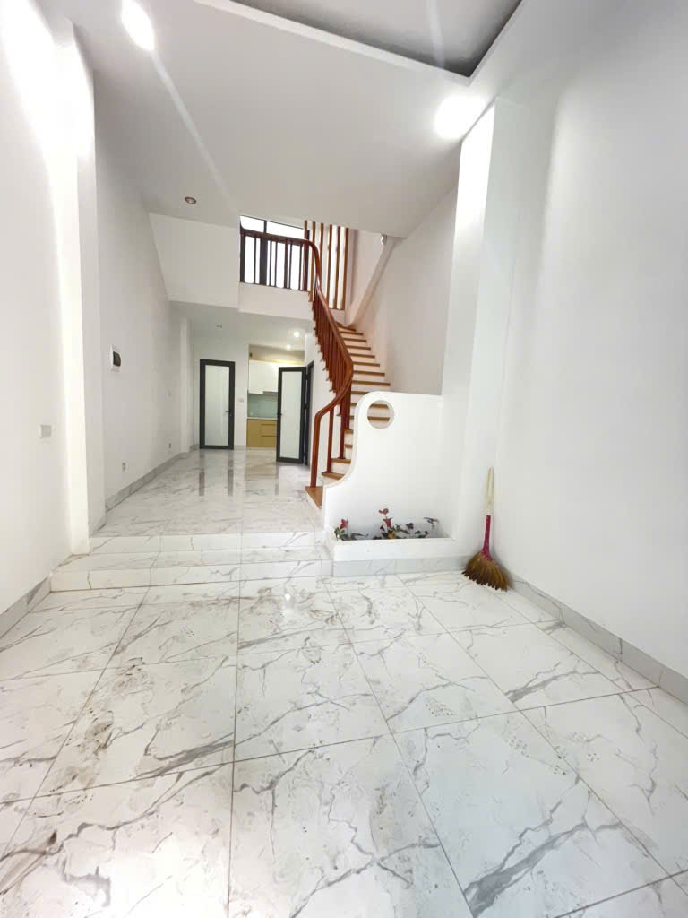 GIA ĐÌNH CẦN TIỀN BÁN GẤP NHÀ TẠI QUANG TRUNG -YÊN NGHĨA -HÀ ĐÔNG, DT 39M2 NHÍCH 5 TỶ