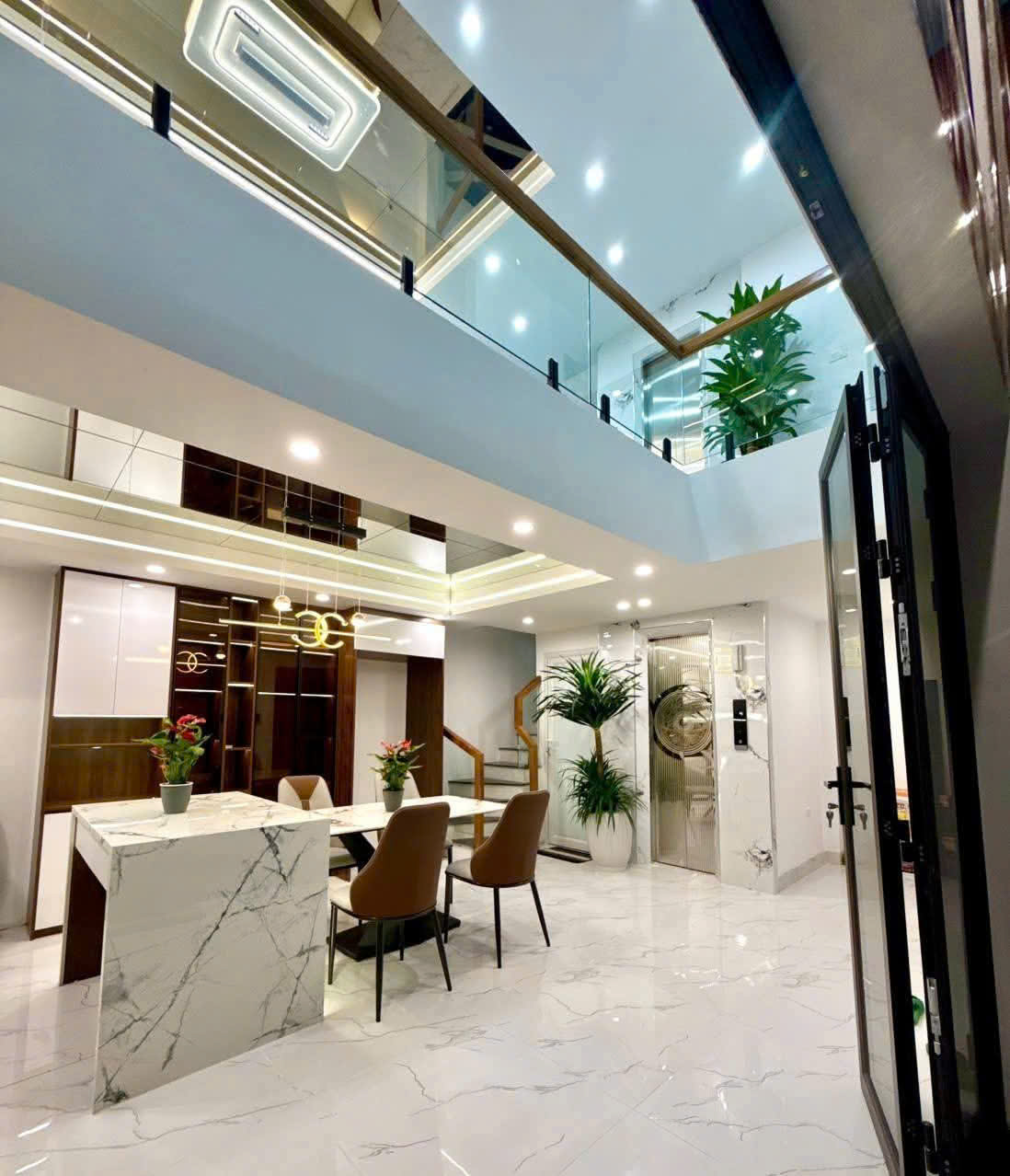 SIÊU HOT HÀNG HIẾM - NGÕ VIP - 6 T THANG MÁY - FULL NỘI THẤT NHƯ KHÁCH SẠN 5 SAO - TRƯỚC NHÀ THOÁNG - 30m RA PHỐ-